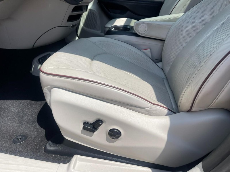 Chrysler Pacifica Vehicle Image 20