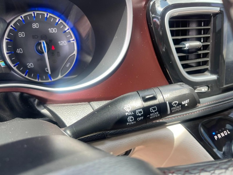 Chrysler Pacifica Vehicle Image 28