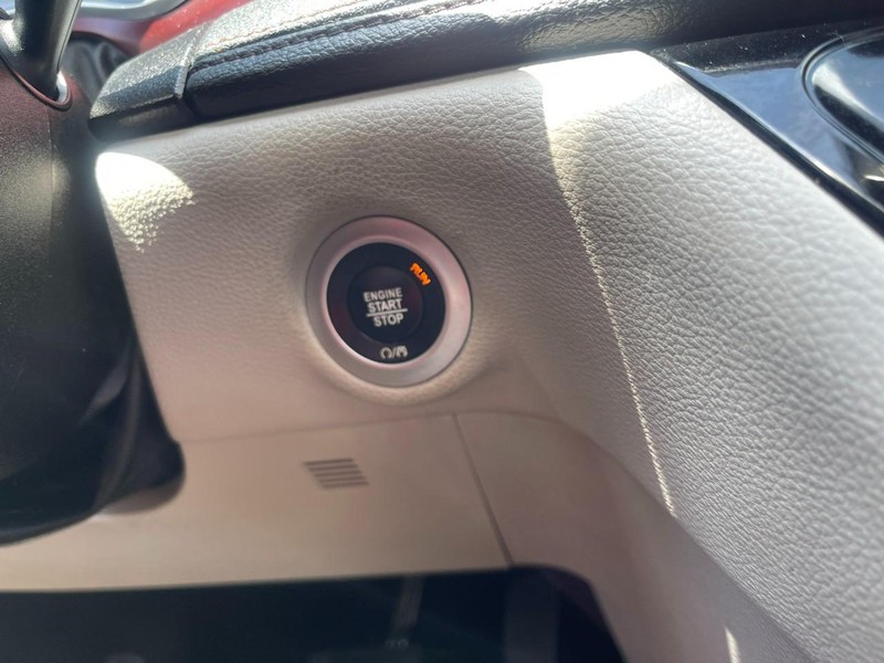 Chrysler Pacifica Vehicle Image 30