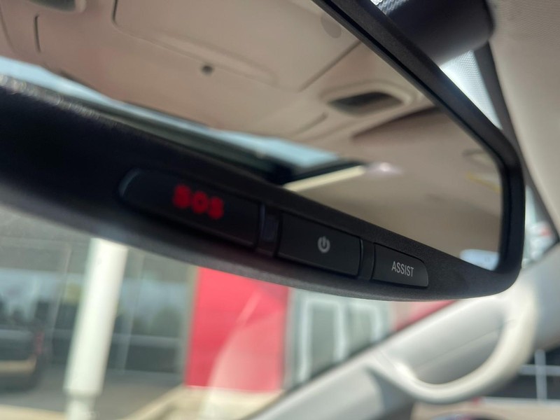Chrysler Pacifica Vehicle Image 36