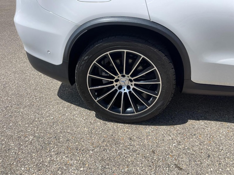 Mercedes-Benz GLC Vehicle Image 09