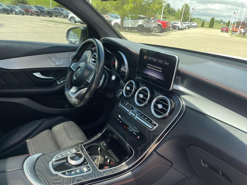 Mercedes-Benz GLC Vehicle Image 10