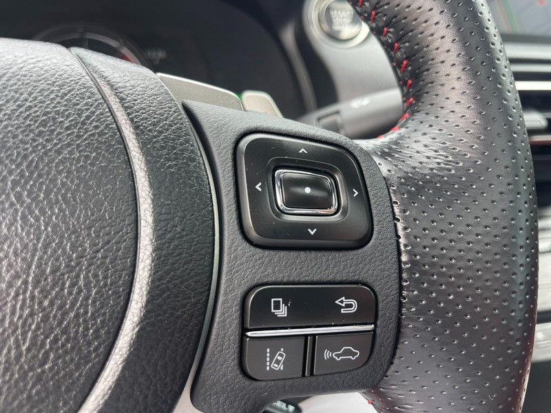 Lexus RC Vehicle Image 21