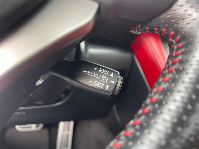 Lexus RC Vehicle Image 24