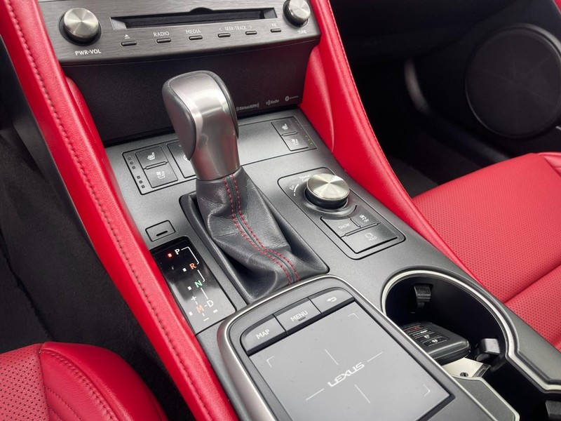 Lexus RC Vehicle Image 25
