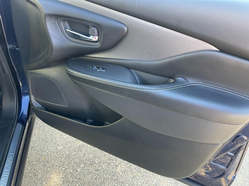 Nissan MURANO SL Vehicle Image 11