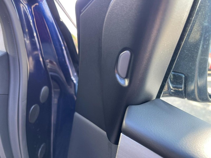 Nissan MURANO SL Vehicle Image 12