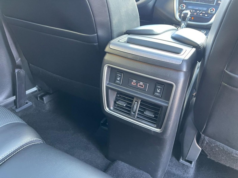 Nissan MURANO SL Vehicle Image 14