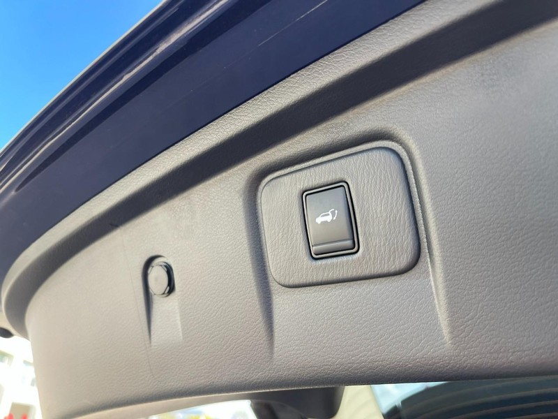 Nissan MURANO SL Vehicle Image 17