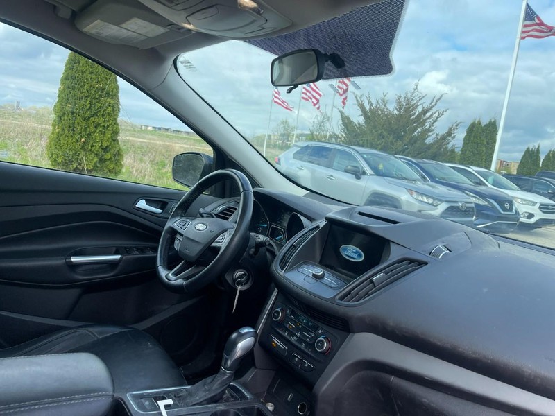 Ford Escape Vehicle Image 02