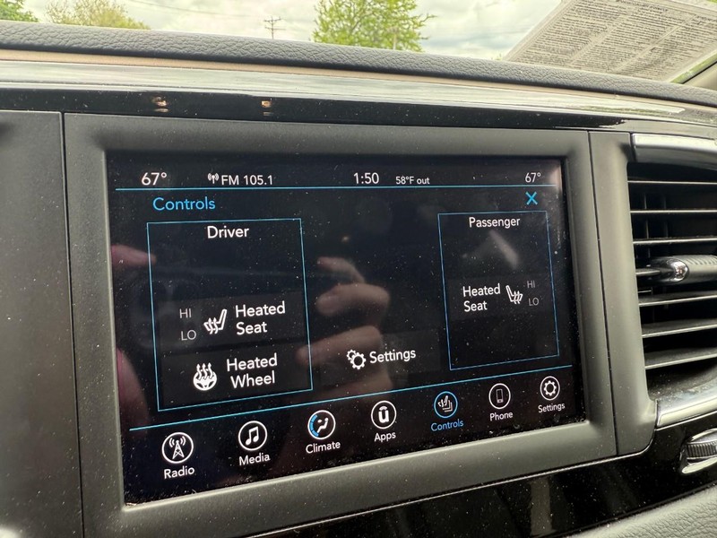 Chrysler Pacifica Vehicle Image 32
