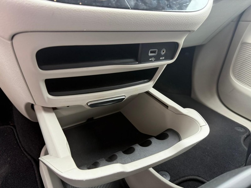 Chrysler Pacifica Vehicle Image 33