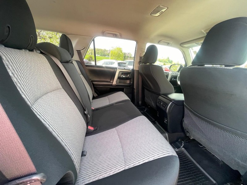 Toyota 4Runner Vehicle Image 10