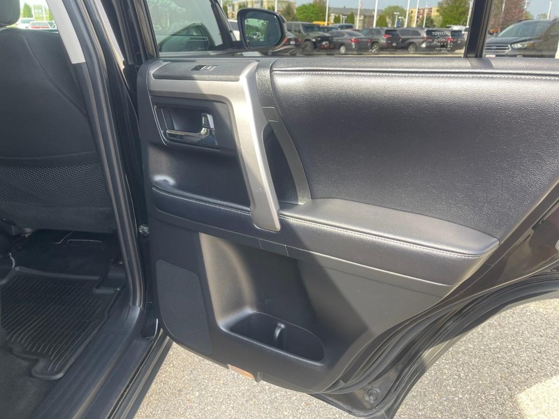 Toyota 4Runner Vehicle Image 12