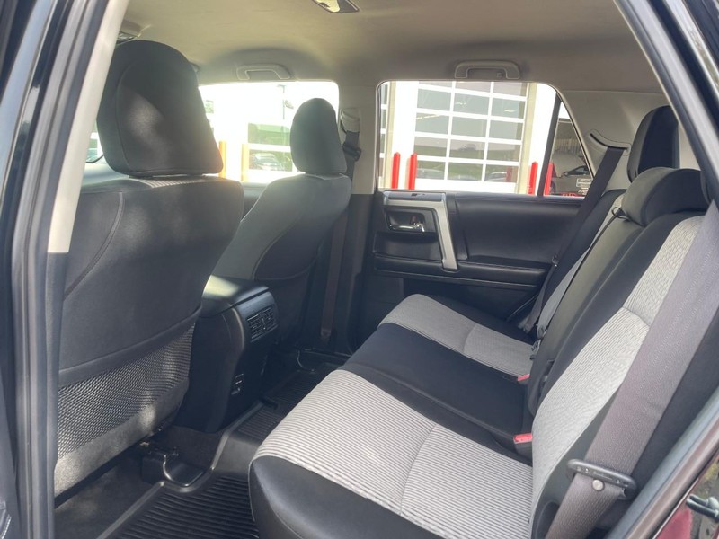 Toyota 4Runner Vehicle Image 15