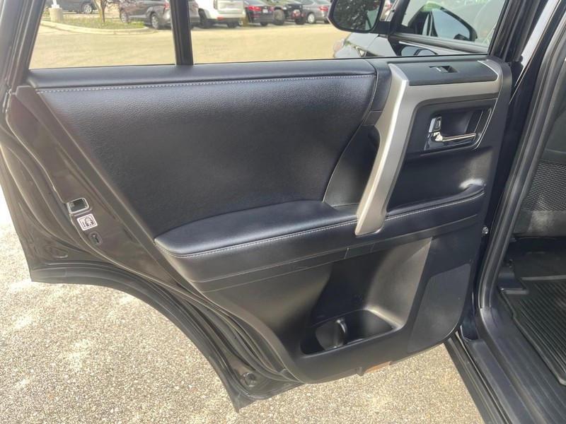 Toyota 4Runner Vehicle Image 16
