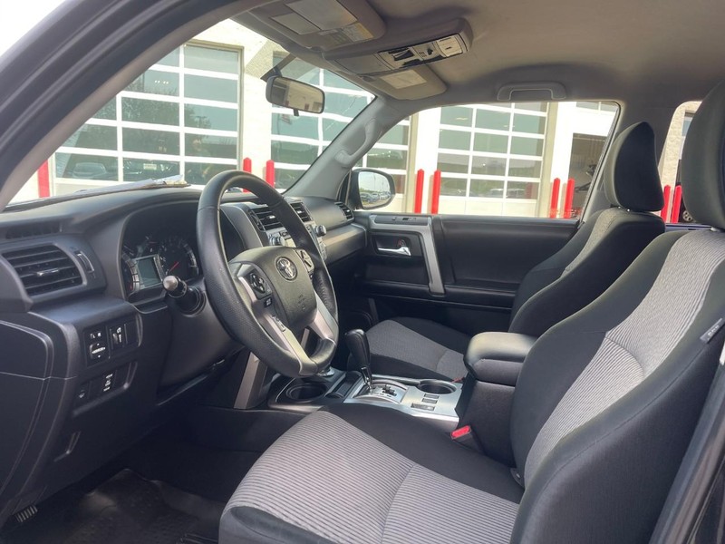 Toyota 4Runner Vehicle Image 17