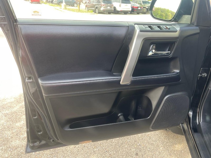 Toyota 4Runner Vehicle Image 19