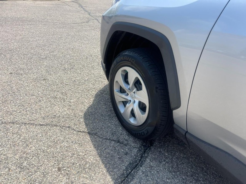Toyota RAV4 Vehicle Image 05