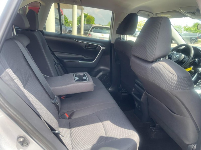 Toyota RAV4 Vehicle Image 10