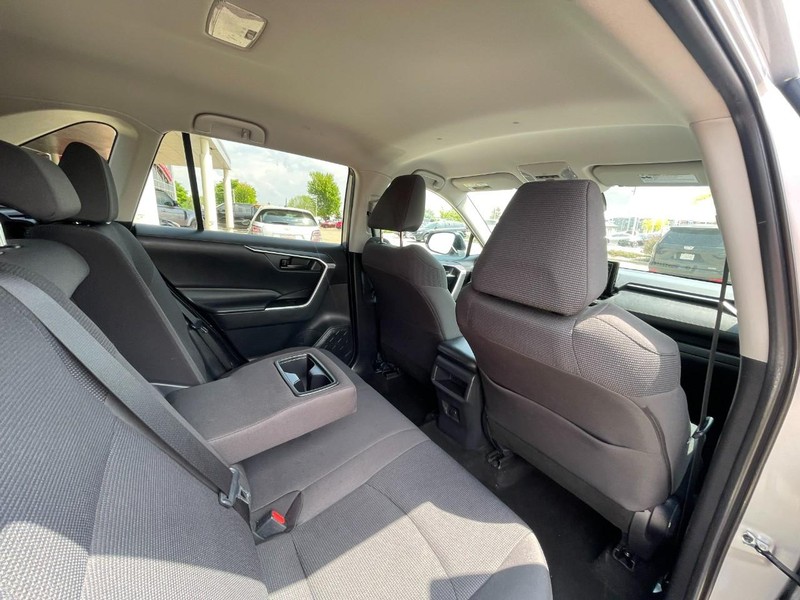Toyota RAV4 Vehicle Image 11