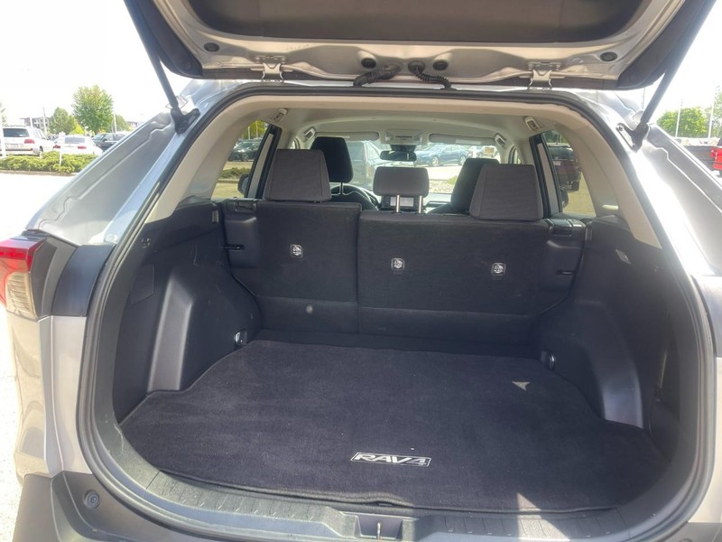 Toyota RAV4 Vehicle Image 13