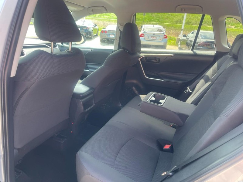 Toyota RAV4 Vehicle Image 14