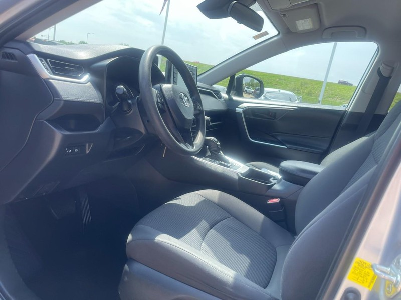 Toyota RAV4 Vehicle Image 16