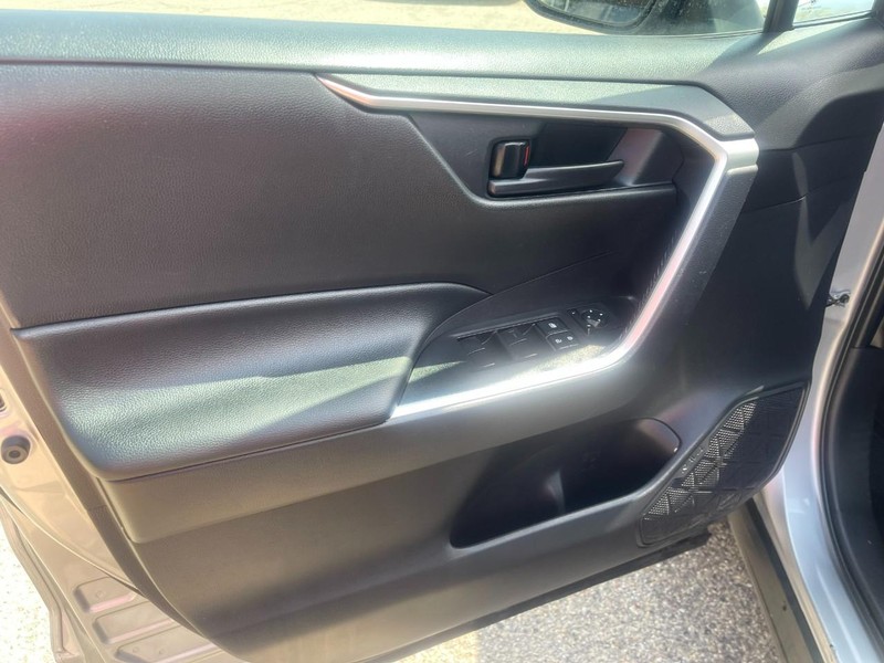 Toyota RAV4 Vehicle Image 17