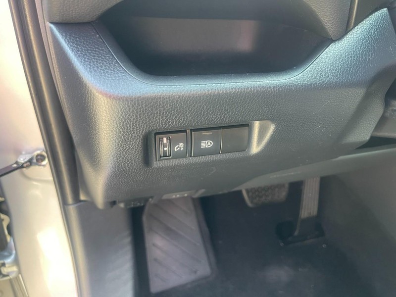 Toyota RAV4 Vehicle Image 18