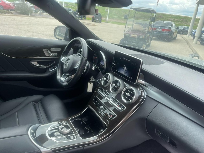 Mercedes-Benz C-Class Vehicle Image 03