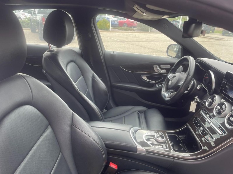 Mercedes-Benz C-Class Vehicle Image 04