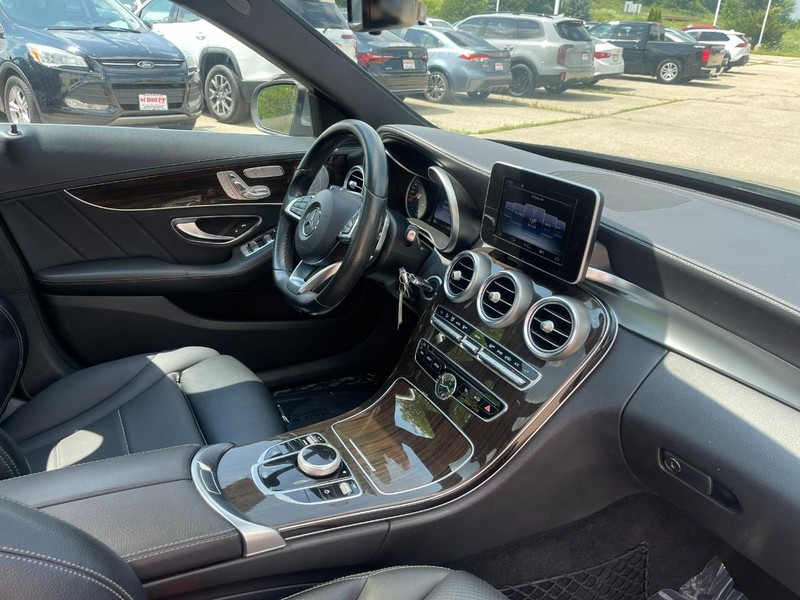 Mercedes-Benz C-Class Vehicle Image 09