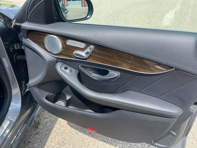 Mercedes-Benz C-Class Vehicle Image 11