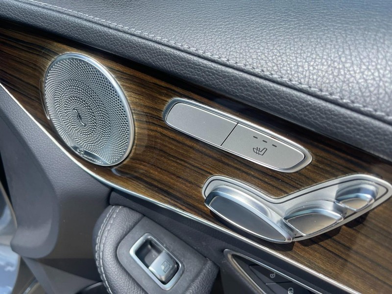 Mercedes-Benz C-Class Vehicle Image 12