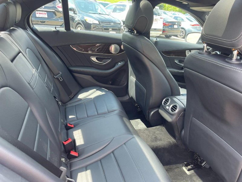 Mercedes-Benz C-Class Vehicle Image 13