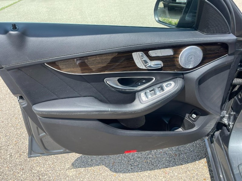 Mercedes-Benz C-Class Vehicle Image 21
