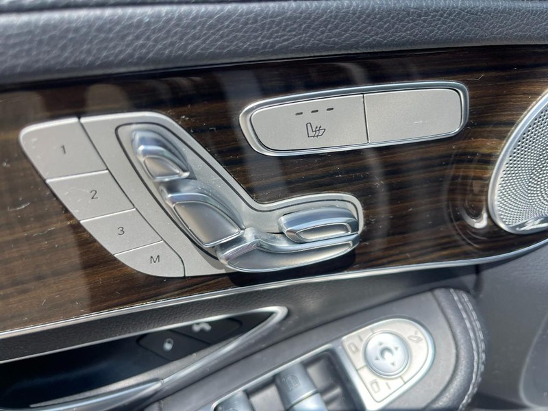 Mercedes-Benz C-Class Vehicle Image 22