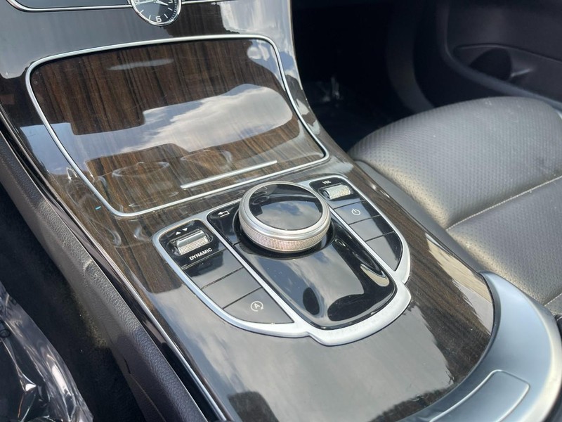 Mercedes-Benz C-Class Vehicle Image 25