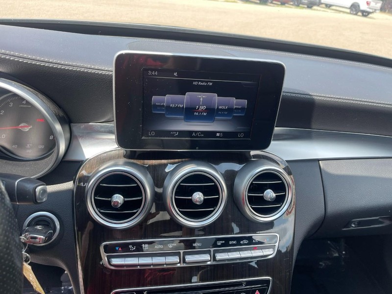 Mercedes-Benz C-Class Vehicle Image 26