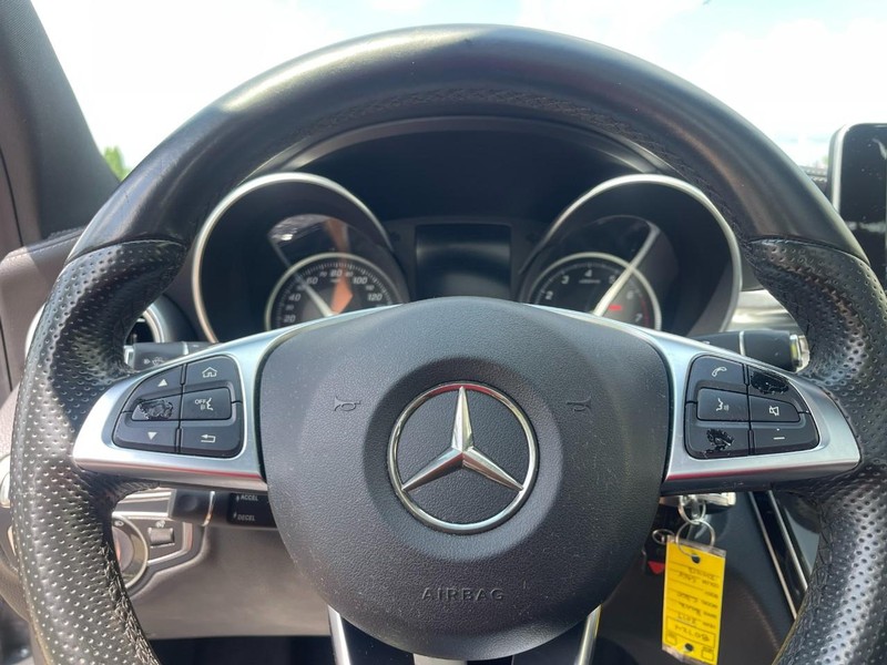Mercedes-Benz C-Class Vehicle Image 28