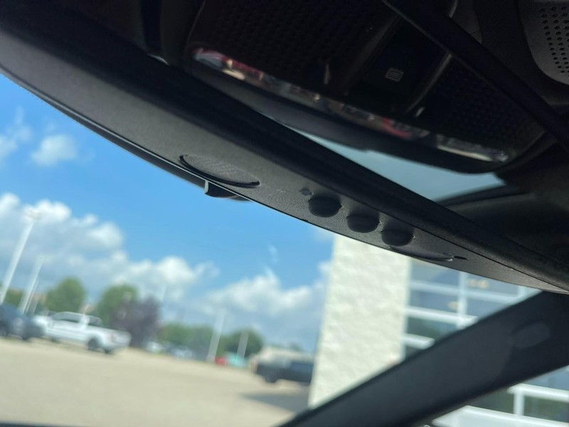 Mercedes-Benz C-Class Vehicle Image 31