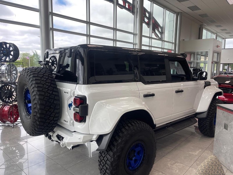 Ford Bronco Vehicle Image 03