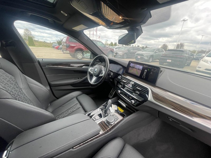 BMW 5 Series Vehicle Image 05