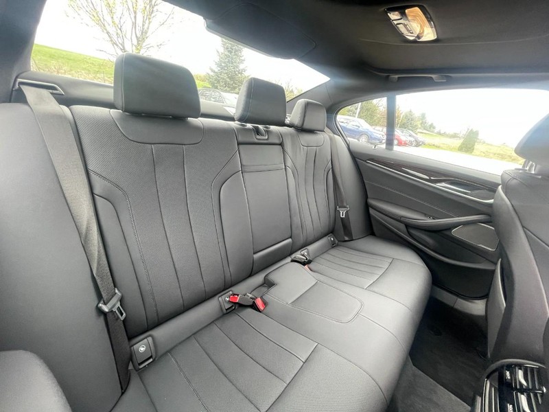 BMW 5 Series Vehicle Image 06
