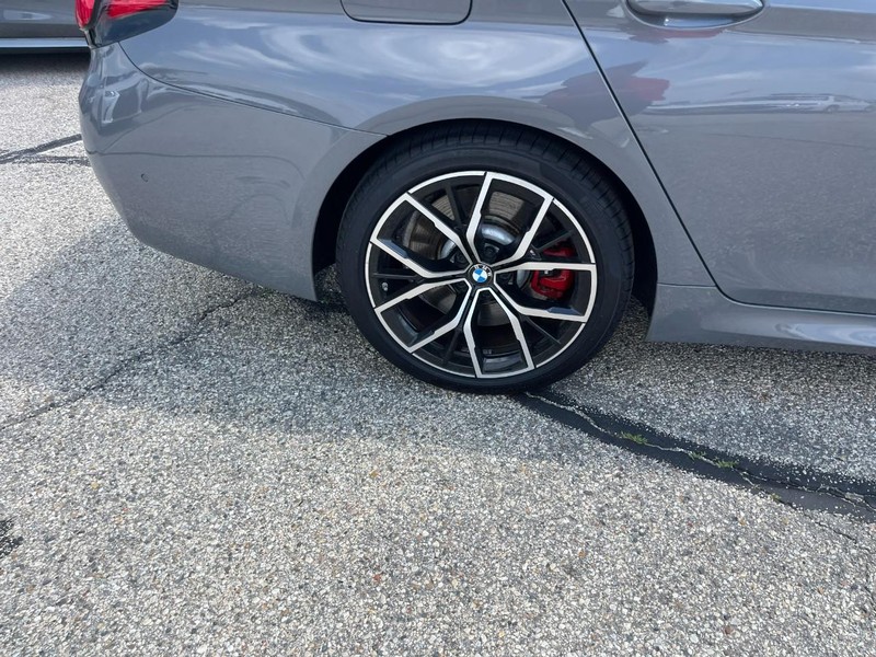 BMW 5 Series Vehicle Image 08