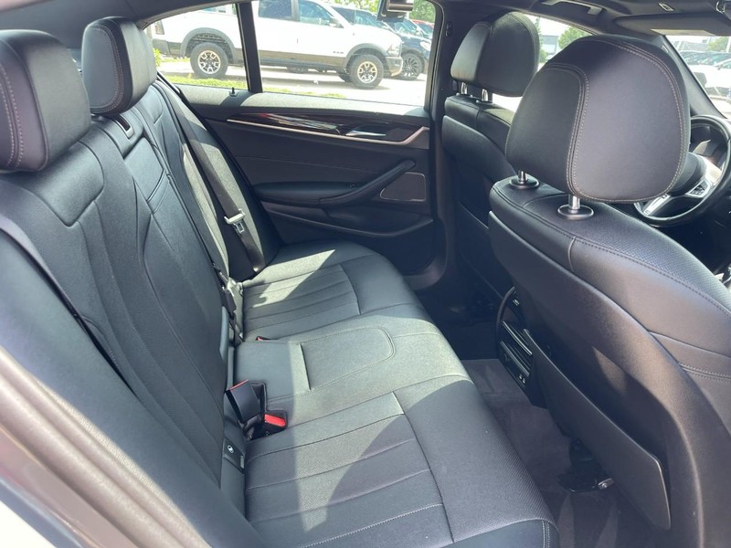 BMW 5 Series Vehicle Image 14