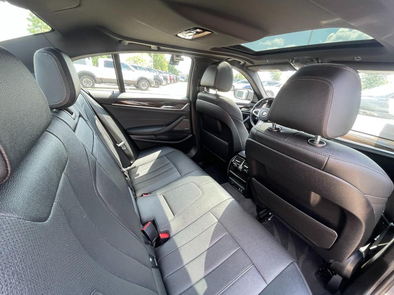 BMW 5 Series Vehicle Image 15