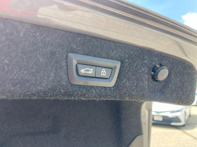 BMW 5 Series Vehicle Image 18