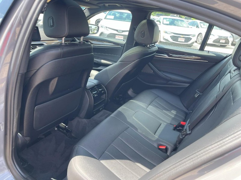 BMW 5 Series Vehicle Image 19